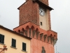 la monumentale porta d’accesso al castello, sormontata dal torrino dell’orologio